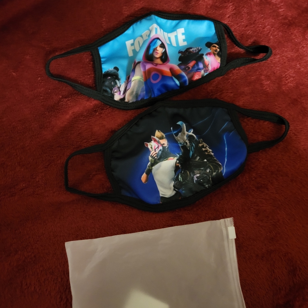 NWT KIDS FACE MASK FORTNITE 2 PACK UNISEX SIZE ONE SIZE FITS ALL